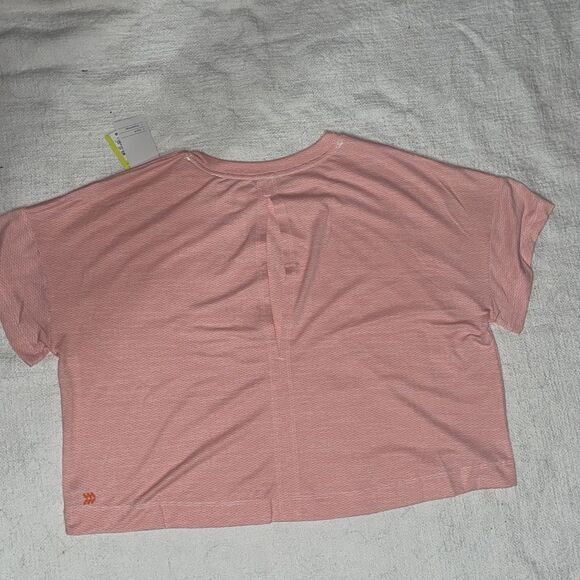 all in motion Athletic Crop Top Running cutout - Picture 7 of 11